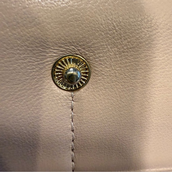 Tory Burch Fleming  Women’s Pale Pink Quilted Leather Crossbody Bag MSRP $348 - Picture 4 of 16